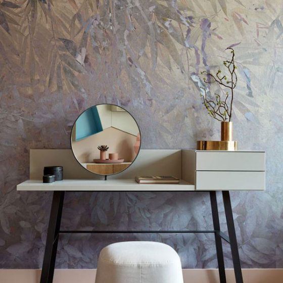 Petineuse-mobile-toilette-con-wallpaper-di-sfondo Petineuse-mobile-toilette-con-wallpaper-di-sfondo